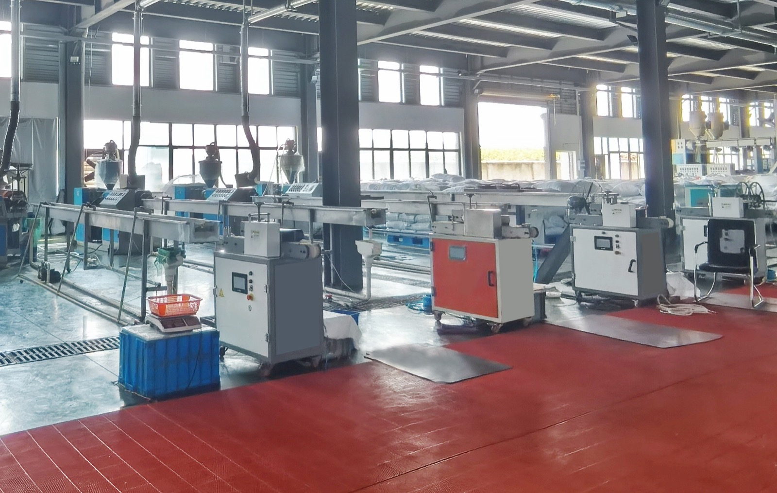 Band cutting and quality inspection station
