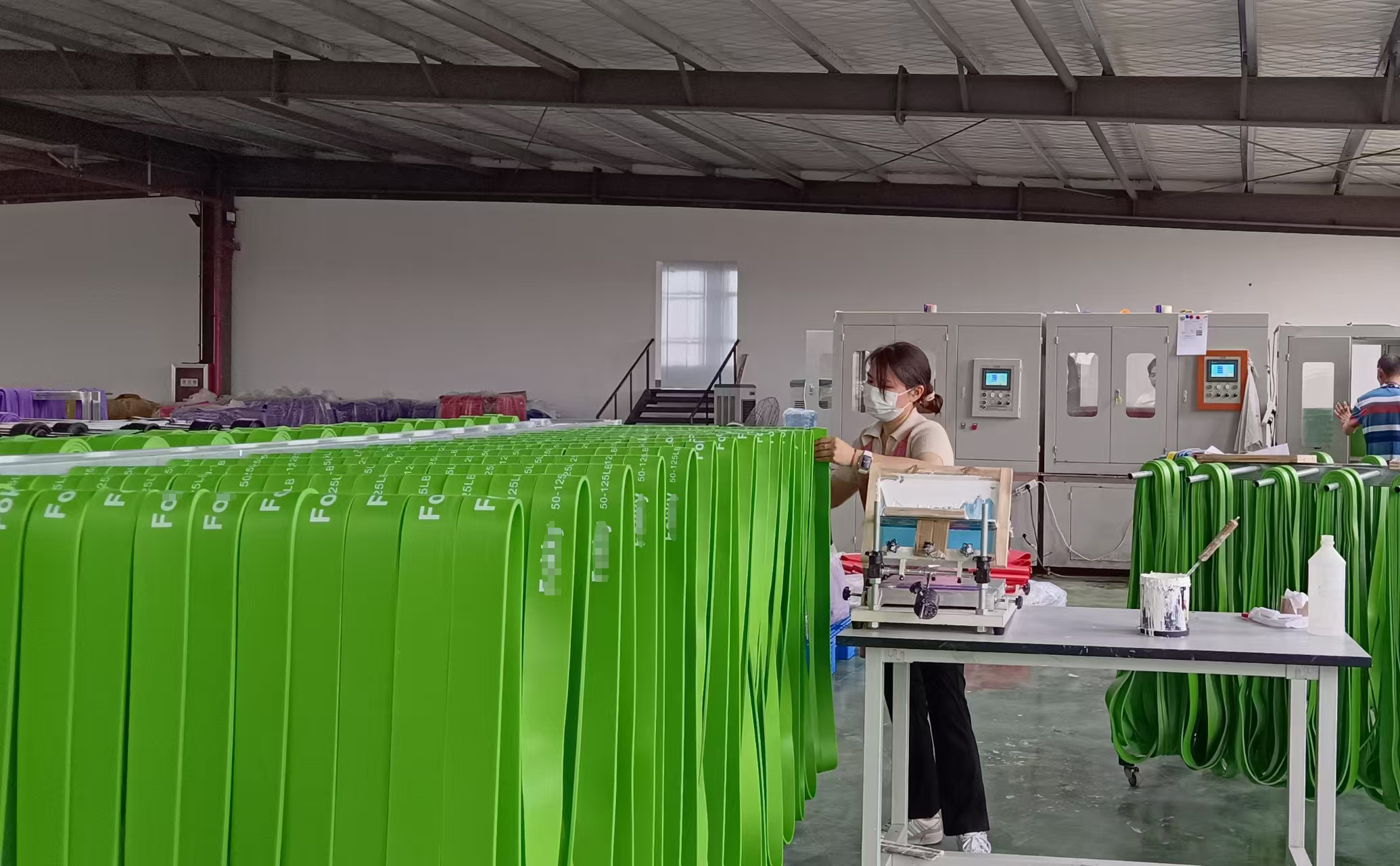 Band cutting and packaging workshop